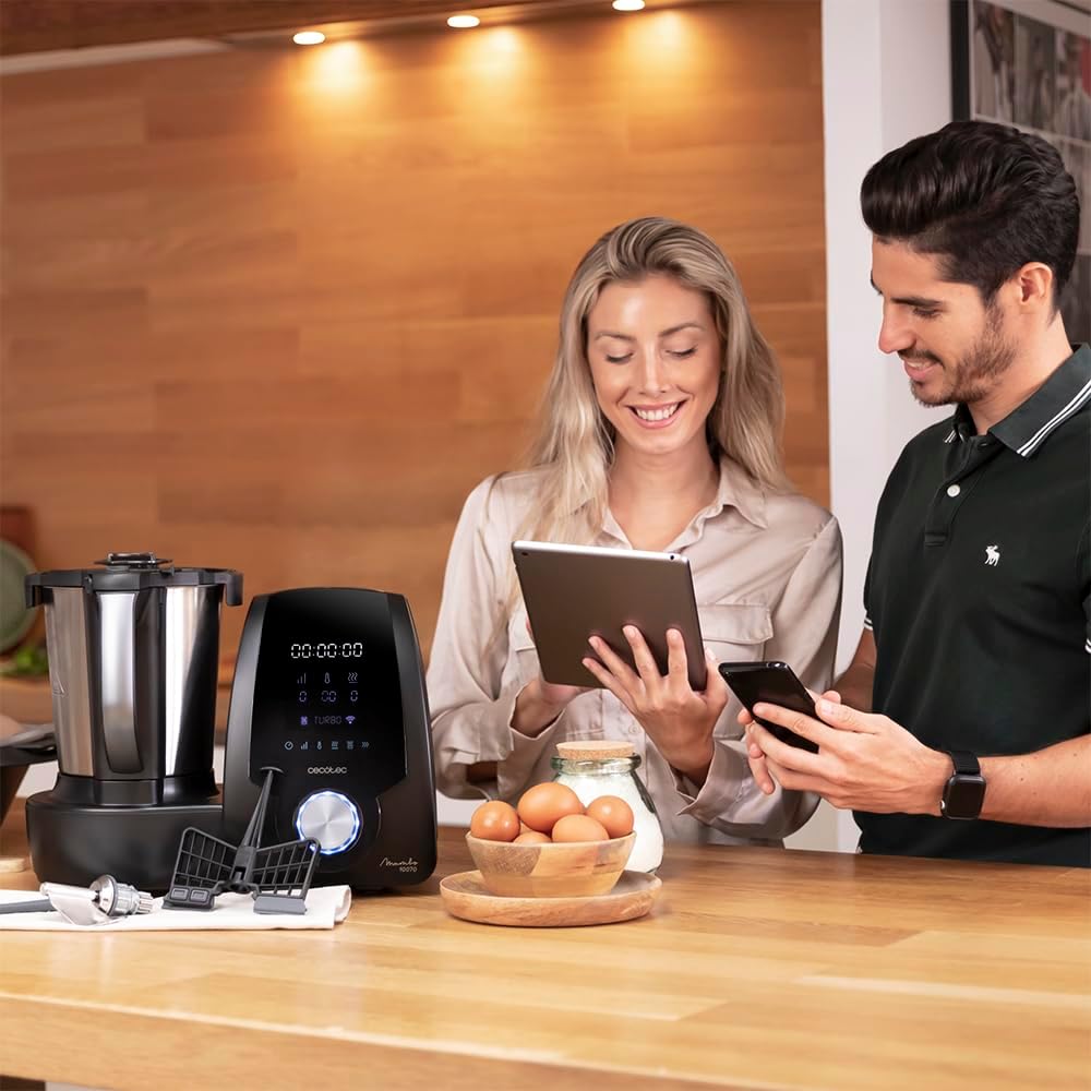 Cecotec Robot de Cuisine Mambo Black. 23 Fonctions, 10 Niveaux de Température, 1700W, 2,5 kg de Pâte, Cruche de 3,3L, 10 Vitesses, Minuterie, Température Réglable de 37 °C à 120 °C