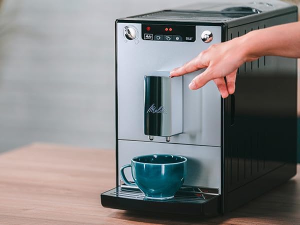 Melitta Caffeo Solo Noir Pure Black, Machine à Café à Grains avec Broyeur et Système d'Extraction des Arômes, Affichage LED, Mode 1 à 2 Tasses, Cafetière Expresso, Automatique, E950-222, 1400W