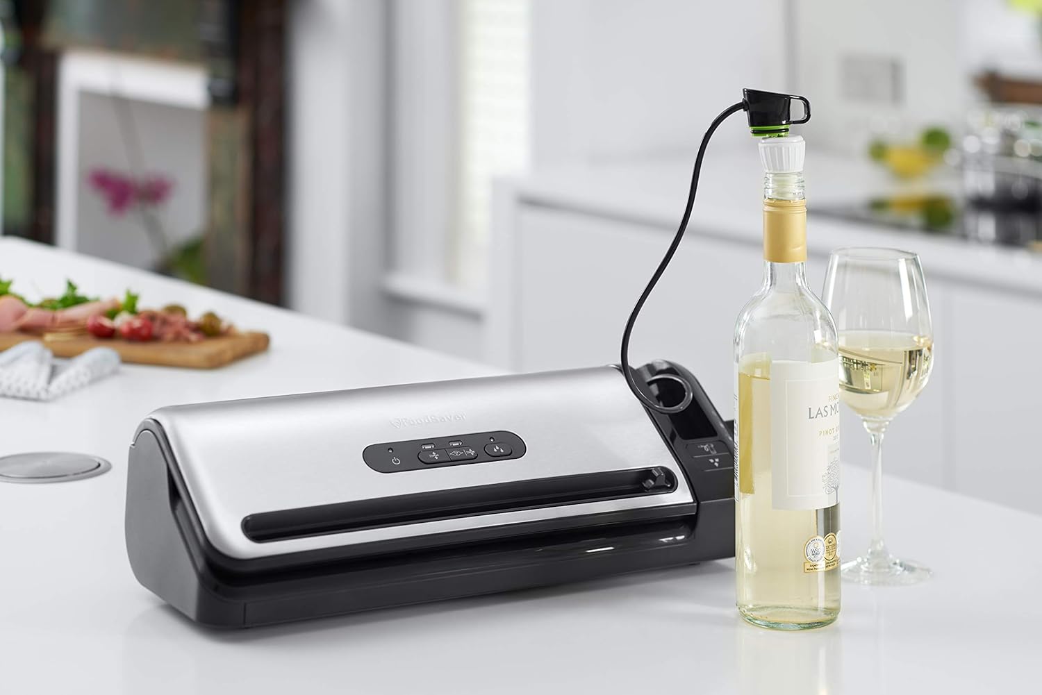 FoodSaver Machine Sous Vide avec compartiment de rangement pour rouleau et cutter, fonction marinade, inclus sacs de mise sous vide assortis et adaptateur intégré [FFS017X ]