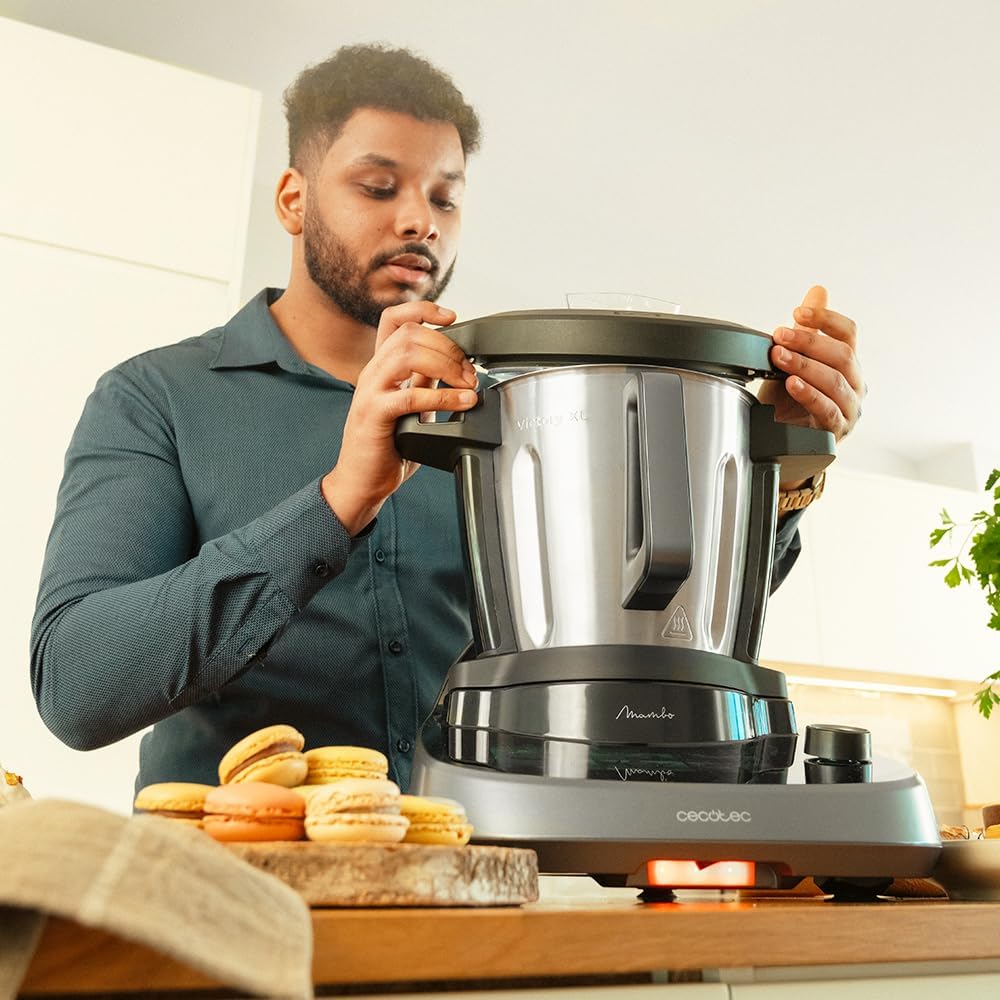 Cecotec Robot de Cuisine Mambo Black. 23 Fonctions, 10 Niveaux de Température, 1700W, 2,5 kg de Pâte, Cruche de 3,3L, 10 Vitesses, Minuterie, Température Réglable de 37 °C à 120 °C