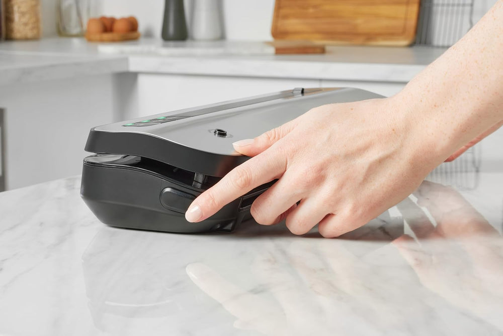 FoodSaver FFS005X Vacuum Sealer with Storage Compartment for Roll and Cutter, Pulse Function for Fragile Food, Includes Matching Accessories and Vacuum Bags