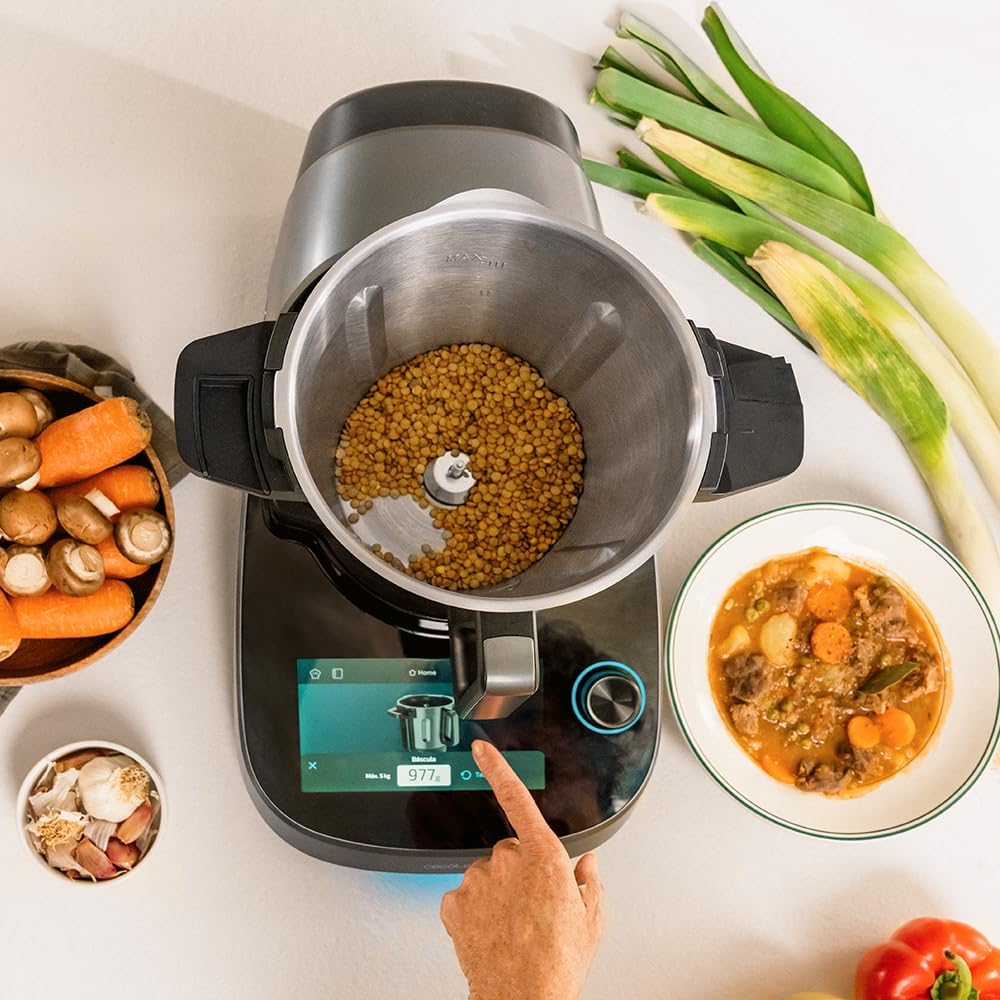 Cecotec Robot de Cuisine Mambo Black. 23 Fonctions, 10 Niveaux de Température, 1700W, 2,5 kg de Pâte, Cruche de 3,3L, 10 Vitesses, Minuterie, Température Réglable de 37 °C à 120 °C