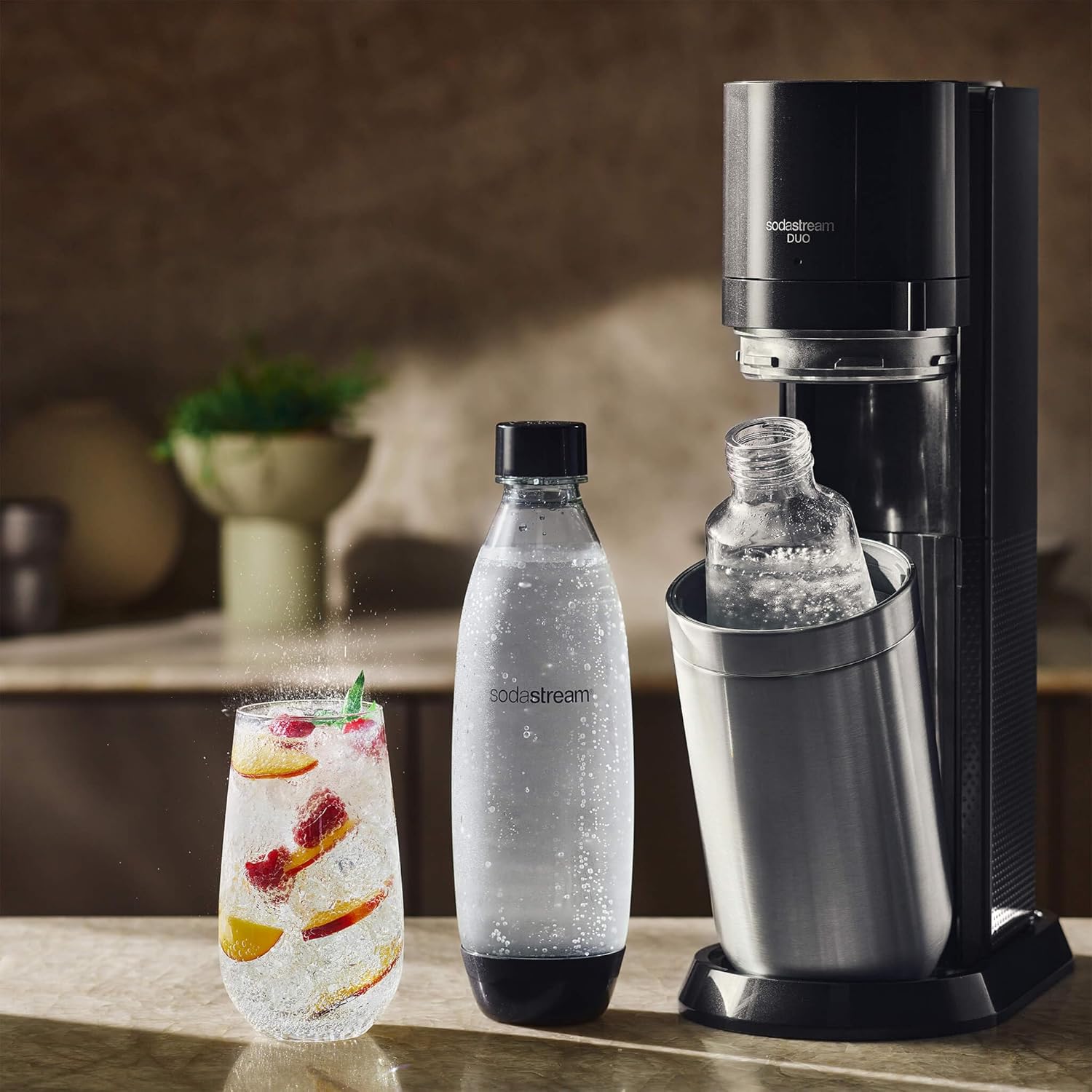 SodaStream Duo Sparkling Water Machine for Glass Jug | Pack of 2 Glass Jugs 1L + 1 Bottle 1L Dishwasher Safe + 1 60L Gas Refill Clip On | Black [Amazon Exclusive]