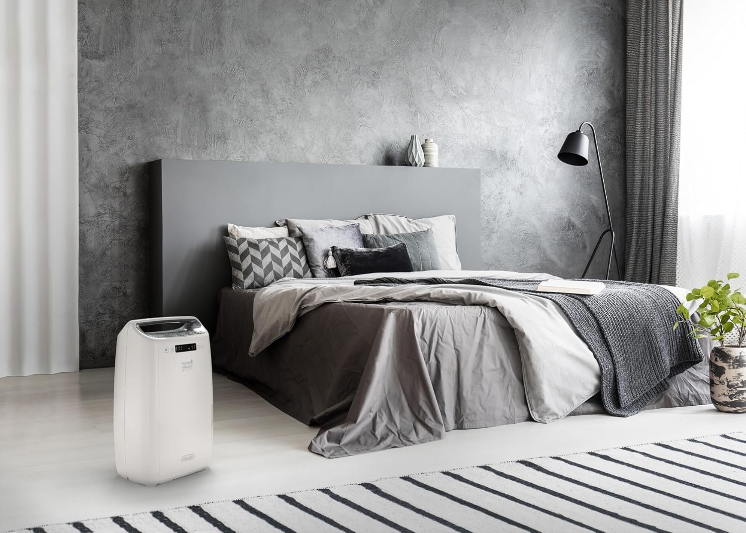 De'Longhi Tasciugo AriaDry Multi Dehumidifier DEXD216RF, Portable Dehumidifier with 3-Action Filtration, Dry Function, 16L/Day Moisture Absorption, R290, Removable Tank, White