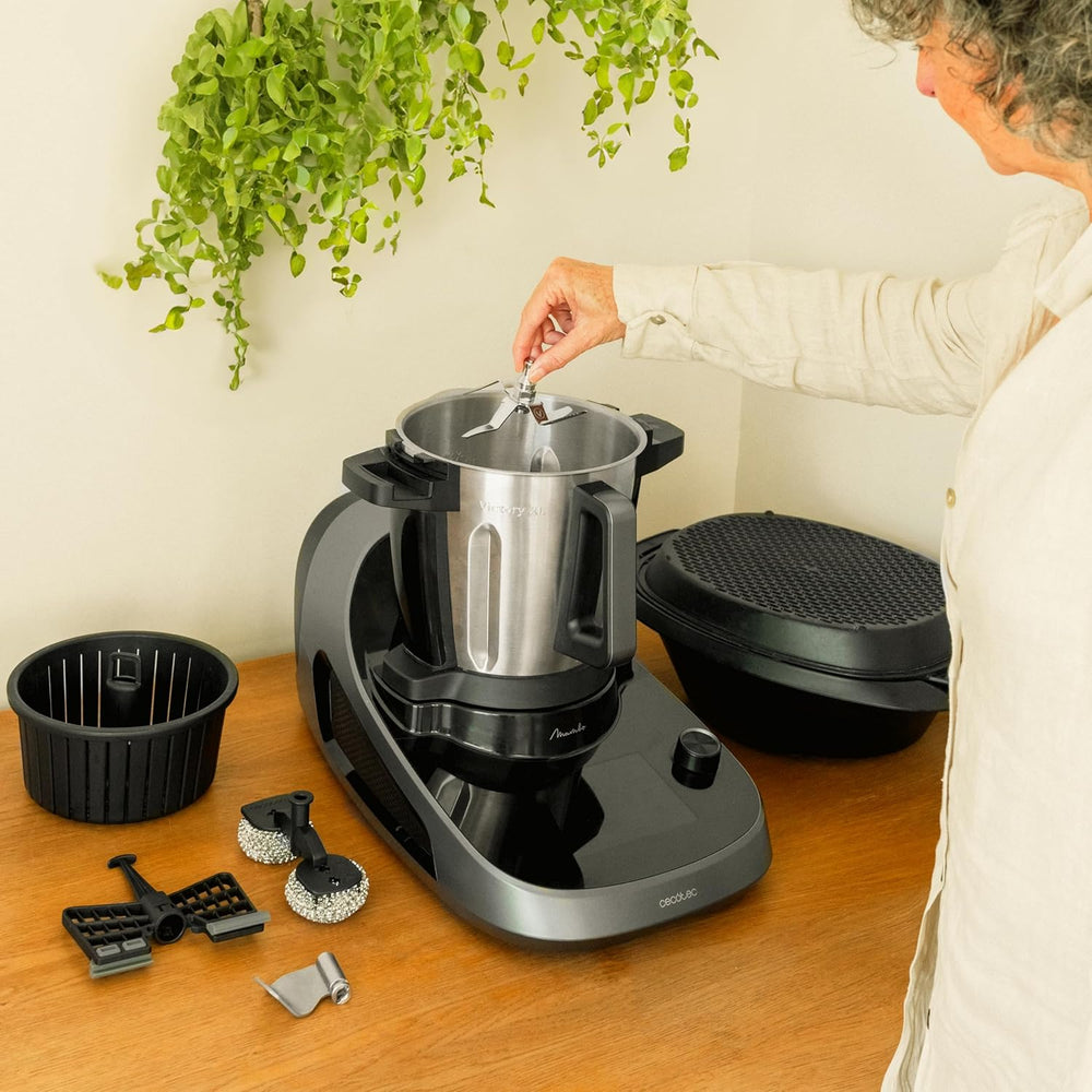 Cecotec Robot de Cuisine Mambo Black. 23 Fonctions, 10 Niveaux de Température, 1700W, 2,5 kg de Pâte, Cruche de 3,3L, 10 Vitesses, Minuterie, Température Réglable de 37 °C à 120 °C