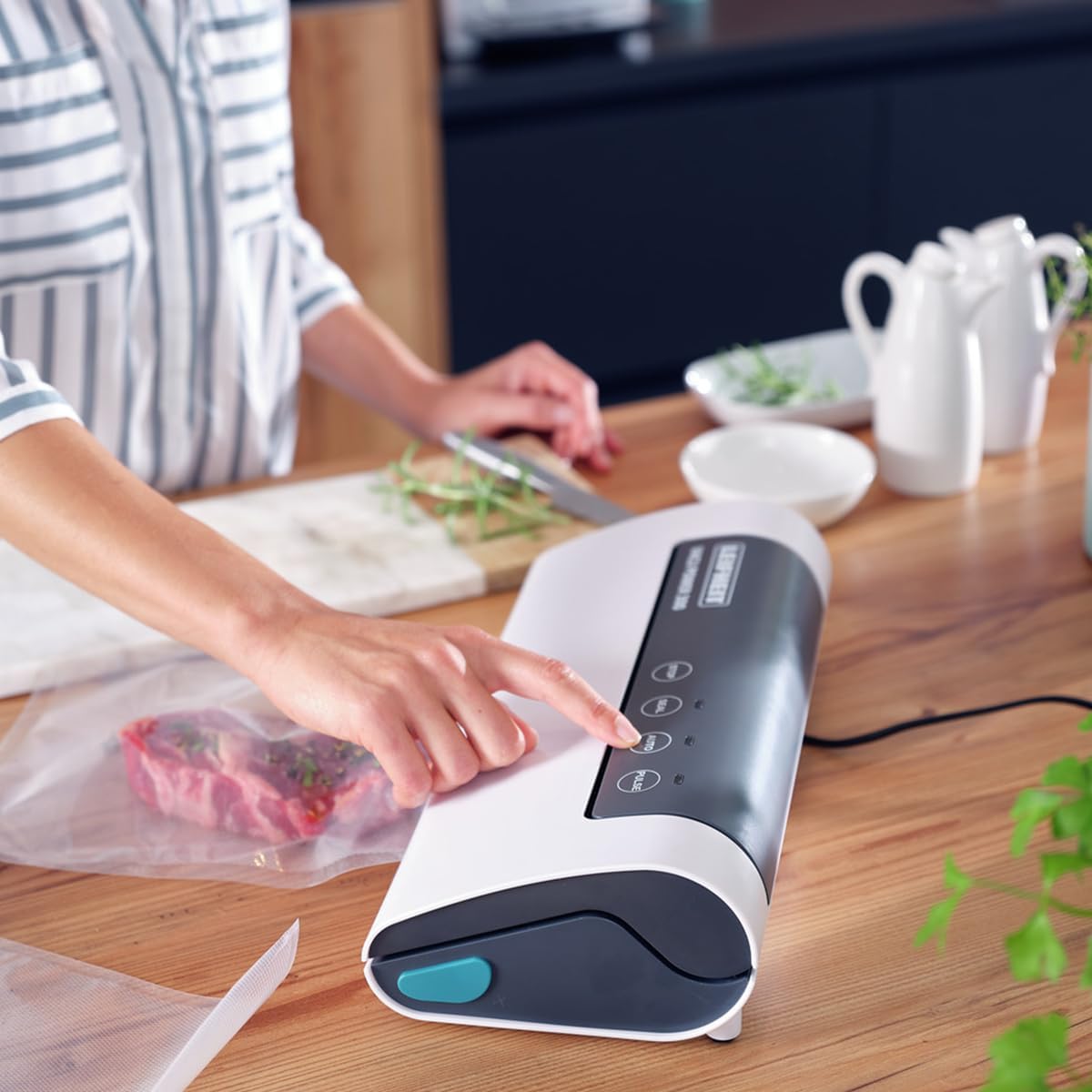 Leifheit Machine de mise sous vide alimentaire Vacu Power 500, appareil pour emballage sous vide + 10 sacs sous vide alimentaire (20 x 30 cm)
